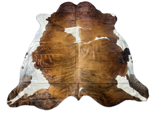 Grand tapis en peau de vache tricolore marron (à prédominance marron) Taille : 8x7 pieds D-229