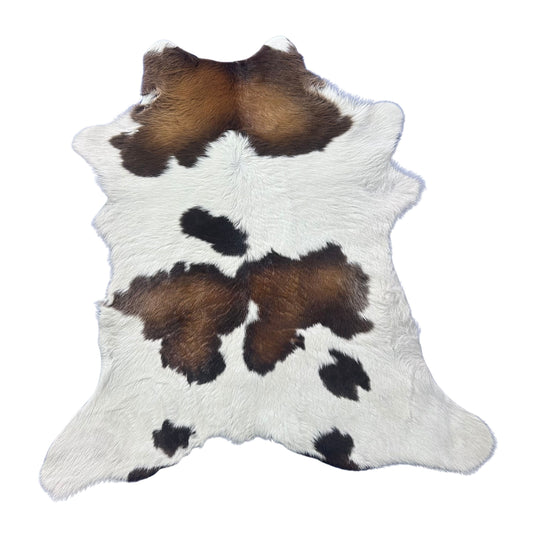 Tricolor Spotted Calf Skin Size: 42x36" Z-168