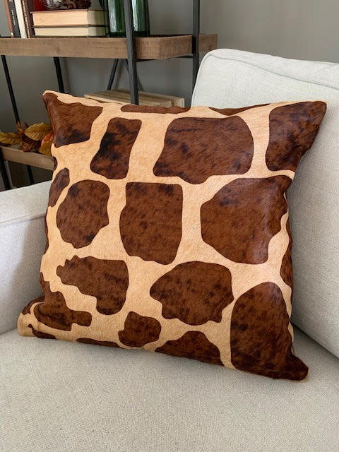 Housse de coussin en cuir de vache à imprimé girafe Taille : 19"X 19"