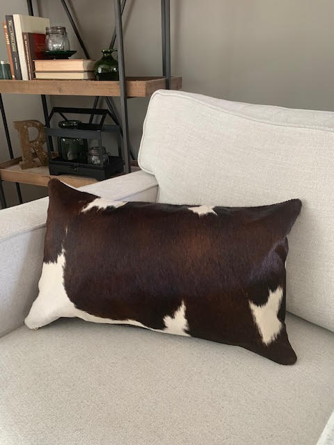 Housse de coussin lombaire en cuir de vache tricolore - Dimensions : 21,5 po x 13 po A-2097