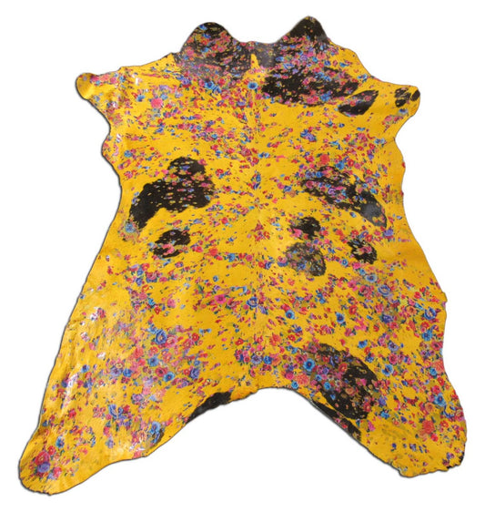 Peau de veau noire et blanche teinte en jaune avec des motifs floraux délavés à l'acide Taille : 43x31" C-1574