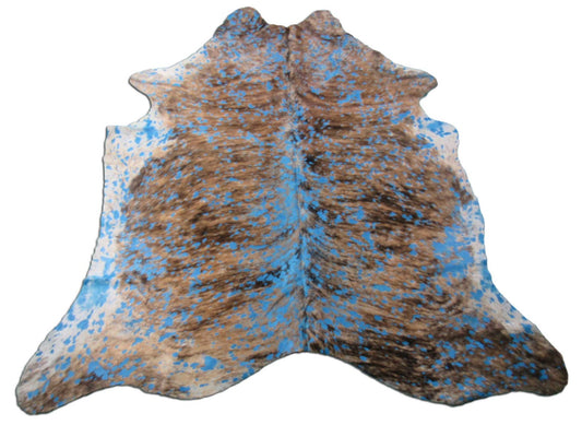 Tapis en cuir de vachette à ventre blanc bringé avec délavé à l'acide turquoise (un petit trou sur la patte arrière droite) Taille : 7x6,7 pieds K-239A