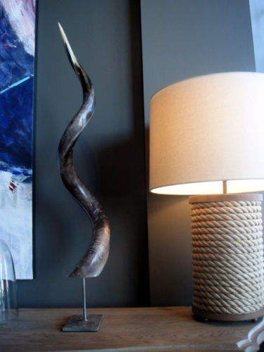 Corne extérieure de koudou polie sur support en métal - Support en corne polie pour antilope africaine