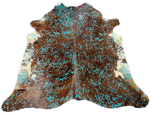 Tapis en peau de vache bringée avec ventre blanc turquoise délavé à l'acide Taille : 7,7x7 pieds O-322