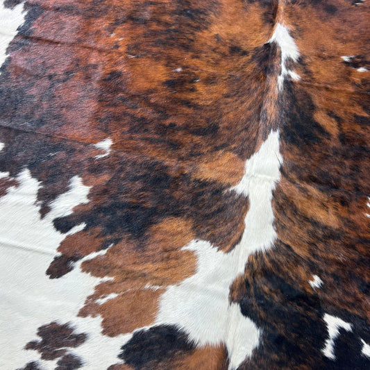Tricolor Cowhide Rug (43 sq ft) Size: 8x7 feet Colombia-279