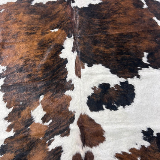 Tricolor Cowhide Rug (40.50 sq ft) Size: 7.5x7 feet Colombia-191