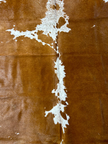 Hereford Cowhide Rug (1 patch/ fire brand) Size: 7x6.7 feet M-1648