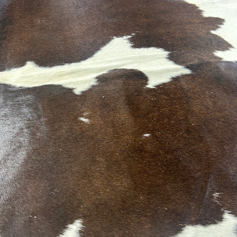 Black & White Spotted Cowhide Rug (black is a bit brownish) Size: 7x6.5 feet D-560