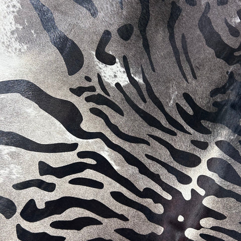 Gorgeous Tiger Print Cowhide Rug (grey and white background) Size: 8x7.2 feet Z-020