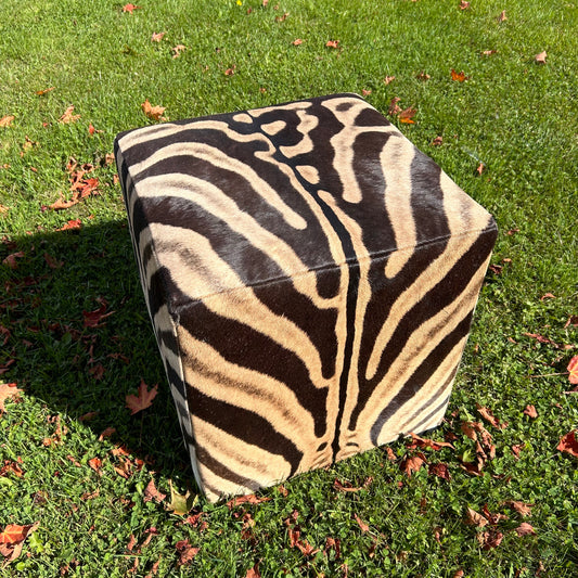 Pouf cube en peau de zèbre véritable 20 HX 20 X 20" Rembourrage en peau de zèbre véritable