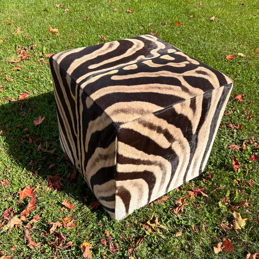 Pouf cube en peau de zèbre véritable 20 HX 20 X 20" Rembourrage en peau de zèbre véritable