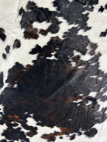 Speckled Tricolor Cowhide Rug (almost black but is tricolor) Size: 8x7.2 feet D-007