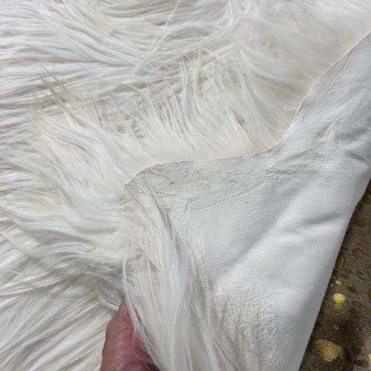 White Icelandic Sheep Skin Size: 38X20”
