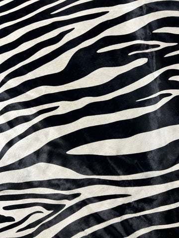 Black & White Zebra Print Cowhide Rug Size: 7x5.7 feet D-043