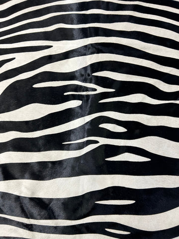 Black & White Zebra Print Cowhide Rug Size: 7x5.7 feet D-043
