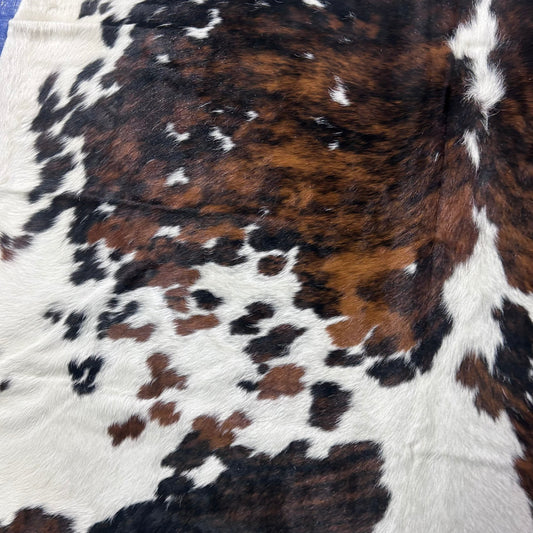 Tricolor Cowhide Rug (36 sq ft) Size: 7x6.5 feet Colombia-115