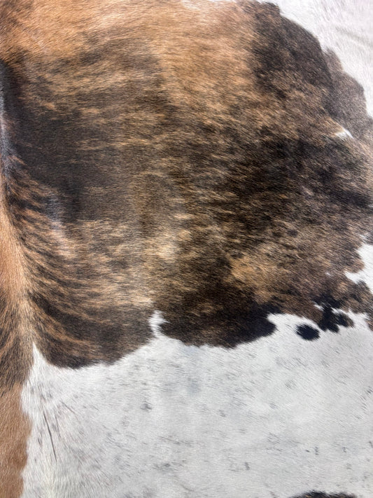 Beautiful Tricolor Cowhide Rug Size: 8x7.5 feet J-050