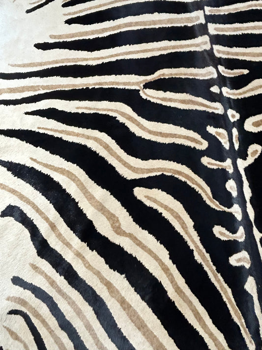 Tapis en peau de vache Joice moyennement foncé Taille : 7,2 x 6,5 pieds D-126