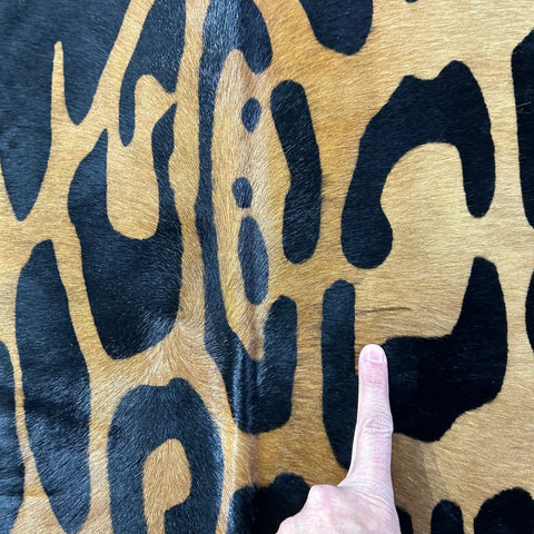 Jaguar Printed Cowhide Rug (some blury lines) Size: 7x6 feet Y-175