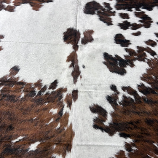 Tricolor Cowhide Rug (43 sq ft) Size: 8x7 feet Colombia-99