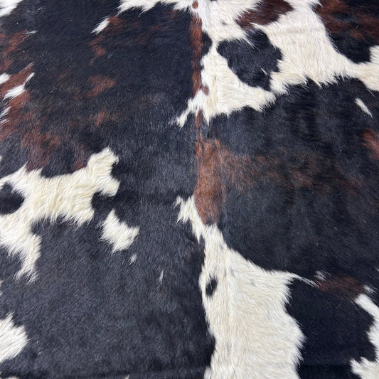 Petit tapis en peau de vache tricolore Taille : 1,5 x 1,7 m D-707