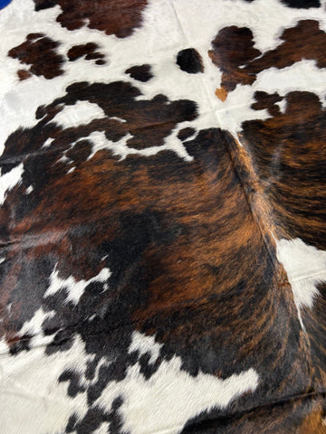 Gorgeous & HUGE Tricolor Cowhide Rug Size: 8x7 feet D-233