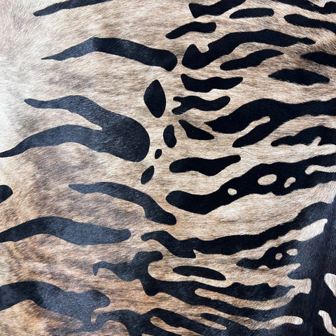 Medium to Light Brindle Tiger Print Cowhide Rug Size: 7.2x6.5 feet D-739