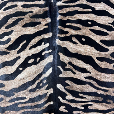 Medium to Light Brindle Tiger Print Cowhide Rug Size: 7.2x6.5 feet D-739