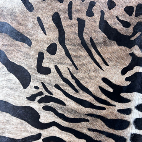 Medium to Light Brindle Tiger Print Cowhide Rug Size: 7.2x6.5 feet D-739