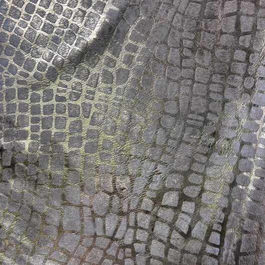 Gold Metallic Crocodile Embossed Cowhide Rug Size: 7x5.2 feet D-748