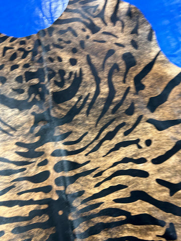 Siberian Tiger Print Cowhide Rug Size: 7x7 feet D-281