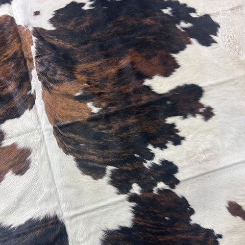 Tricolor Cowhide Rug (39.75 sq ft) Size: 7x7 feet Colombia-85A