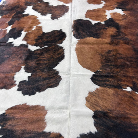 Tricolor Cowhide Rug (38.50 sq ft) Size: 7x6.5 feet Colombia-180