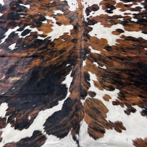 Tricolor Cowhide Rug (43.75 sq ft) Size: 7.5x7 feet Colombia-427