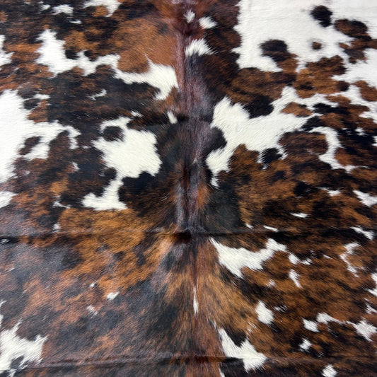 Tricolor Cowhide Rug (45 sq ft) Size: 8x7 feet Colombia-110