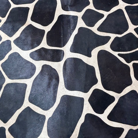 Big Giraffe Print Cowhide Rug Size: 7x6 feet Y-098