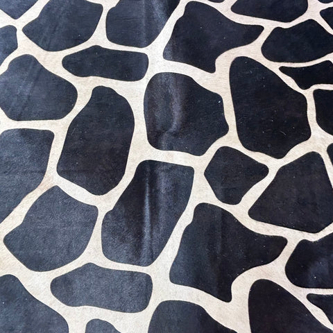 Big Giraffe Print Cowhide Rug Size: 7x6 feet Y-098