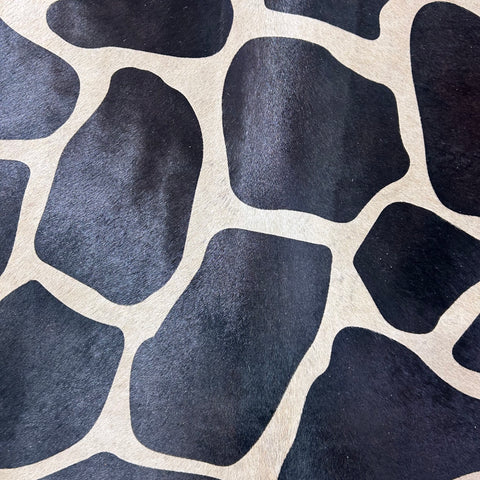 Big Giraffe Print Cowhide Rug Size: 7x6 feet Y-098