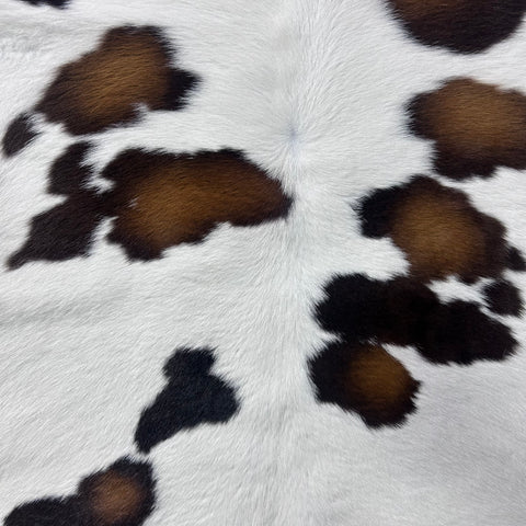 Tricolor Spotted Calf Skin Size: 35x28" X-004