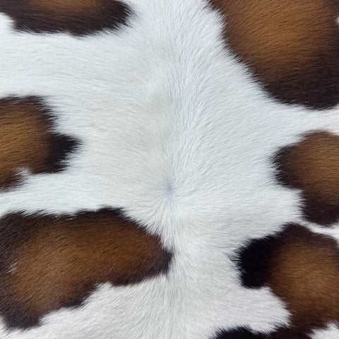Tricolor Spotted Calf Skin Size: 35x28" X-004