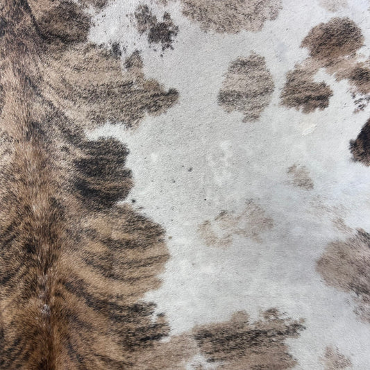 Light Brindle Spotted Tricolor Cowhide Rug (some scars + fire brands) Size: 7x6.7 feet Z-249