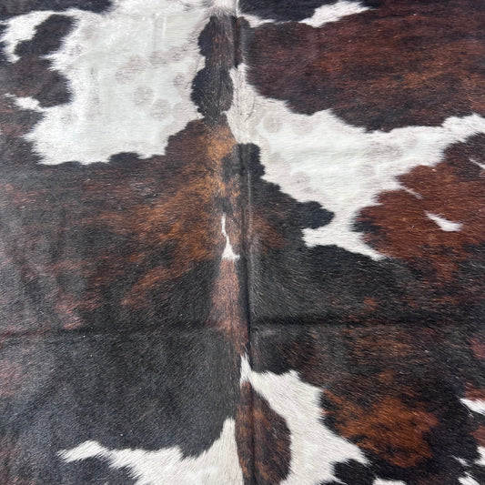 Tricolor Cowhide Rug (39 sq ft) Size: 7x6 feet Colombia-379