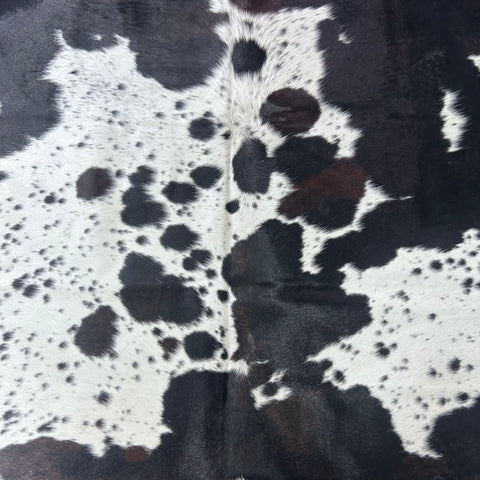 Spotted Black and White Cowhide Rug (a bit of brown/ 39.75 sq ft) Size: 7x7 feet Colombia-265