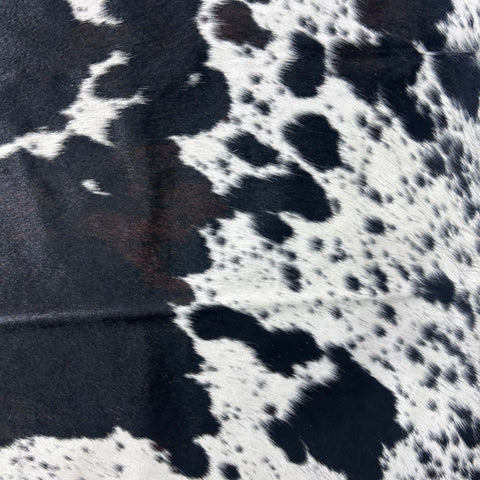 Spotted Black and White Cowhide Rug (a bit of brown/ 39.75 sq ft) Size: 7x7 feet Colombia-265