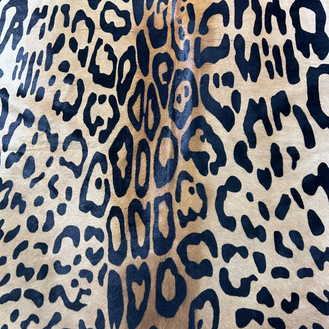 Blurry Jaguar Cowhide Rug (1 stitch) Size: 6.7x6.5 feet Y-200