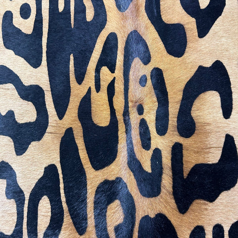 Blurry Jaguar Cowhide Rug (1 stitch) Size: 6.7x6.5 feet Y-200