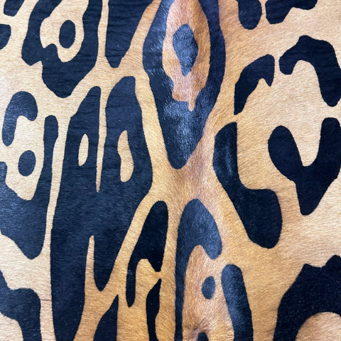 Blurry Jaguar Cowhide Rug (1 stitch) Size: 6.7x6.5 feet Y-200