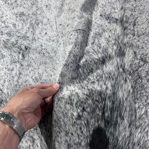 Salt & Pepper Black and White Cowhide Rug (has a hump) Size: 7.5x6.5 feet Z-275