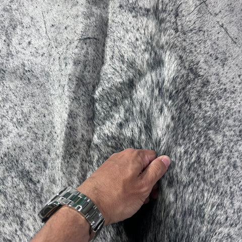 Salt & Pepper Black and White Cowhide Rug (has a hump) Size: 7.5x6.5 feet Z-275