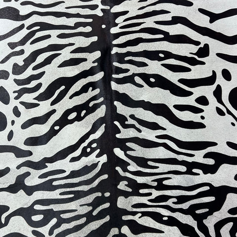 Tiger on Light Grey Cowhide Rug Size: 8x6.5 feet Z-110